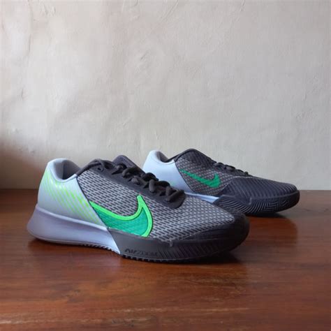 sepatu tenis nike